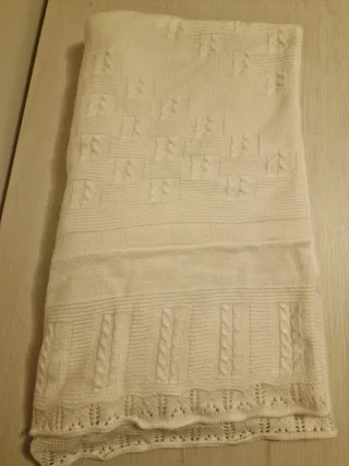 Colcha Cuna Tejida Blanca