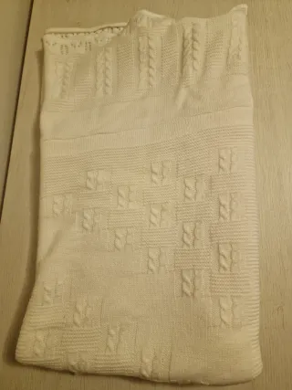 Colcha Cuna Tejida Blanca