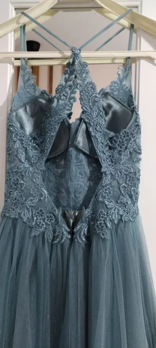 Vestido de fiesta largo azul verdoso, usado un día