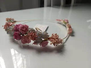 Corona comunión flores rosas y azules. Coconut.