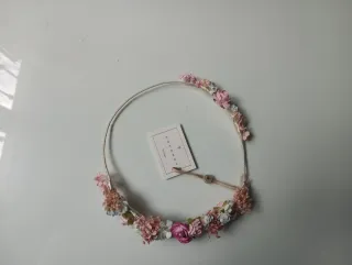 Corona comunión flores rosas y azules. Coconut.