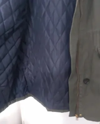 Chaqueta verde militar con capucha