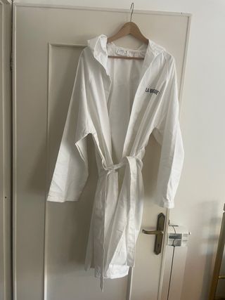 Accappatoio bianco con cappuccio in microfibra