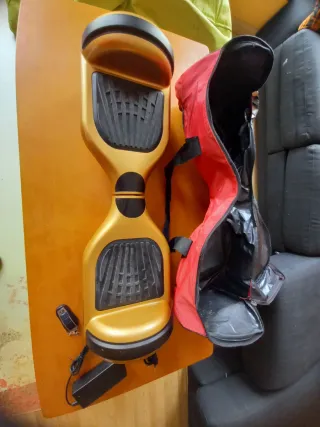 Hoverboard Dorado con Cargador , Mando y bolsa.