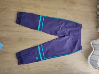 Pantalón Adidas terciopelo morado turquesa