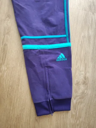 Pantalón Adidas terciopelo morado turquesa
