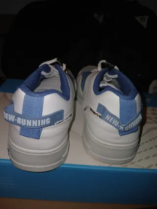 Tenis blancos y azules, usados solo 1 día