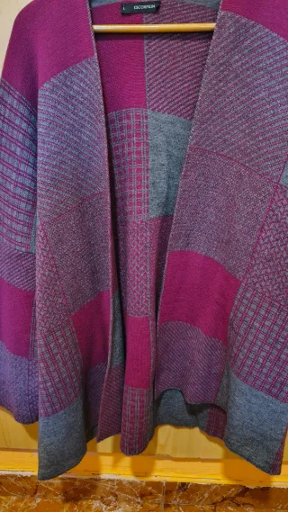 Chaqueta de mujer sin botones morada y gris