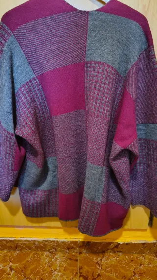 Chaqueta de mujer sin botones morada y gris