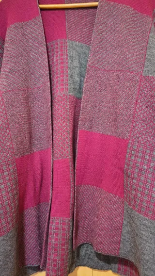 Chaqueta de mujer sin botones morada y gris