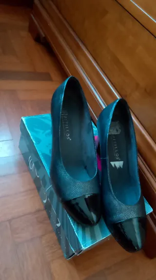 Zapatos Pitillos Talla 41 Gris y Charol