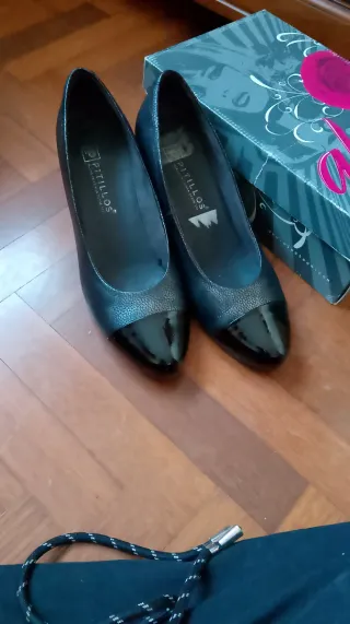 Zapatos Pitillos Talla 41 Gris y Charol