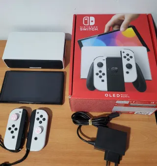 Nintendo Switch OLED Bianca e Nera