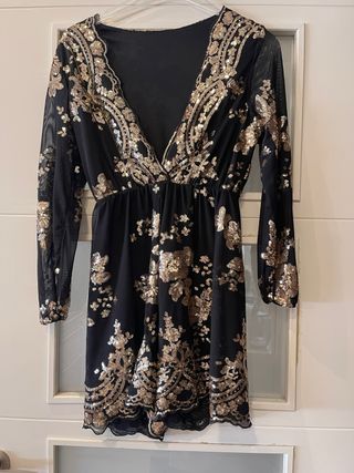 Mono corto lentejuelas negro y dorado. Precioso.