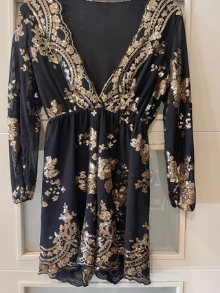 Mono corto lentejuelas negro y dorado. Precioso.