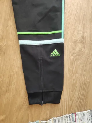 Pantalón chándal Adidas negro y verde