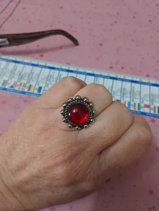 Anello vintage con pietra rossa