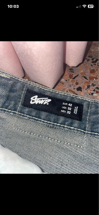 Pantalón súper baggy gris