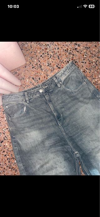 Pantalón súper baggy gris