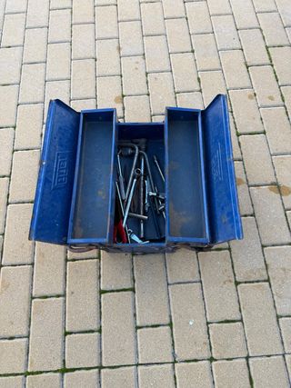 Caja de herramientas azul metálica