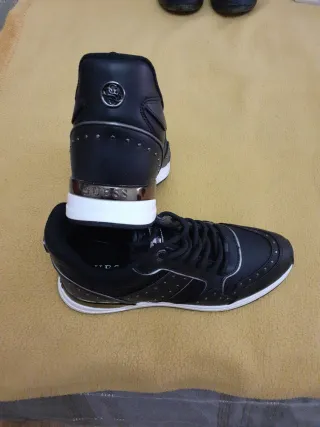 Zapatillas Guess Negras/Plata Talla 39 Mujer