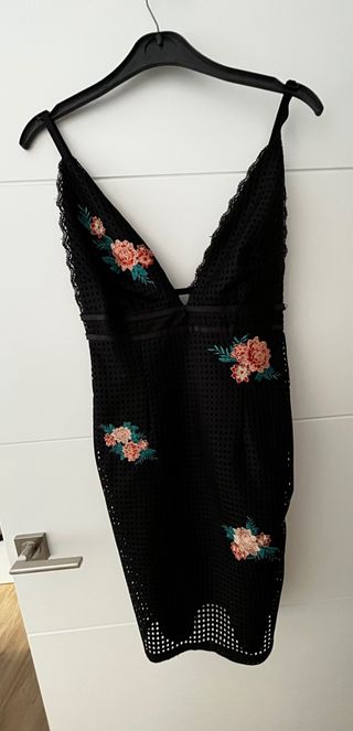 Vestido negro escote V bordado flores T36