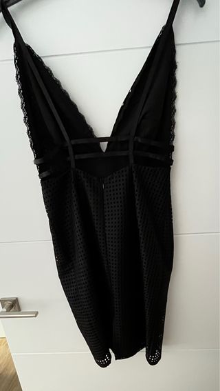 Vestido negro escote V bordado flores T36