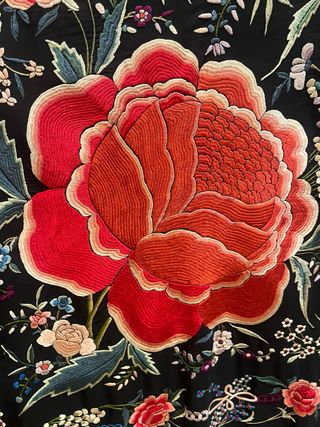 Mantón de Manila Antiguo Negro y Rojo