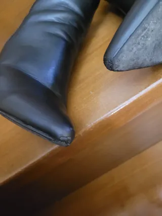 Stivaletti neri con tacco