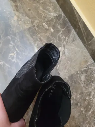 Stivaletti neri con borchie