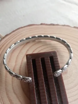 Pulsera rígida de plata estilo floral