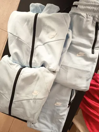 Dos chándals Nike azules