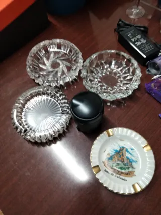 Lote de 5 Ceniceros de Cristal y Cerámica