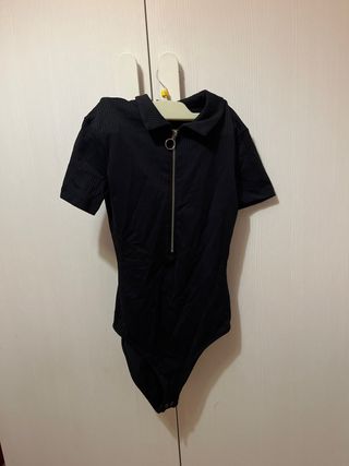 Body negro manga corta con cremallera