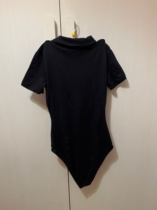 Body negro manga corta con cremallera