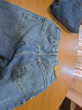 Pantalón vaquero desgastado