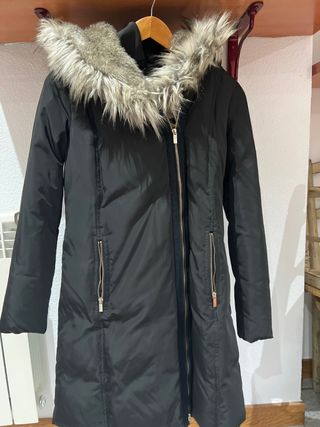 Abrigo largo plumífero negro