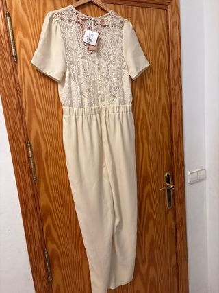 Mono Naf Naf beige nuevo