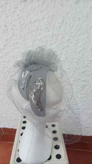 Tocado diadema con redecilla y lentejuelas