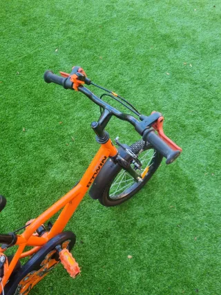 Bicicleta infantil 16 BTWIN casi nueva