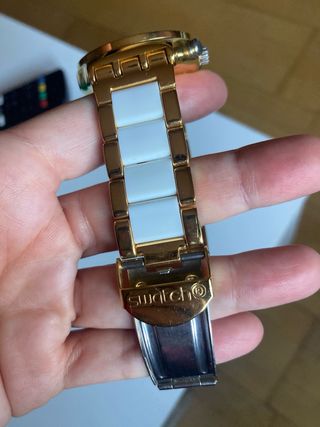 Reloj Swatch Oro y Blanco Mujer