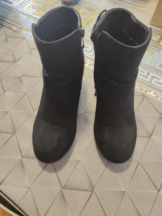 Botines negros con cordones talla 41