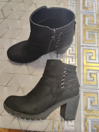 Botines negros con cordones talla 41