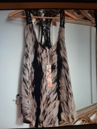 Top lencero estampado beige y negro