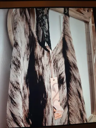 Top lencero estampado beige y negro