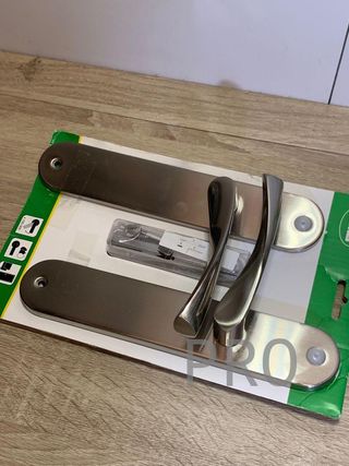 Juego de Manillas de Acero para Puertas Amig