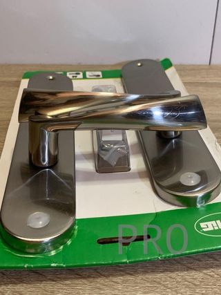 Juego de Manillas de Acero para Puertas Amig