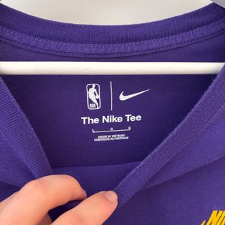 Camiseta Nike Tee, Lakers, talla L color morado.