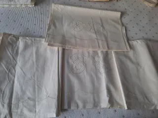Sábanas antiguas bordadas con iniciales TC