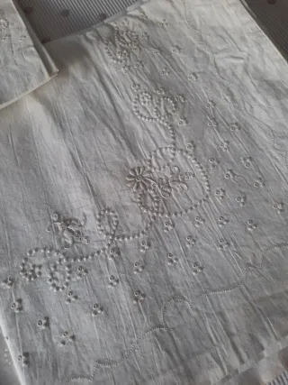 Sábanas antiguas bordadas con iniciales TC